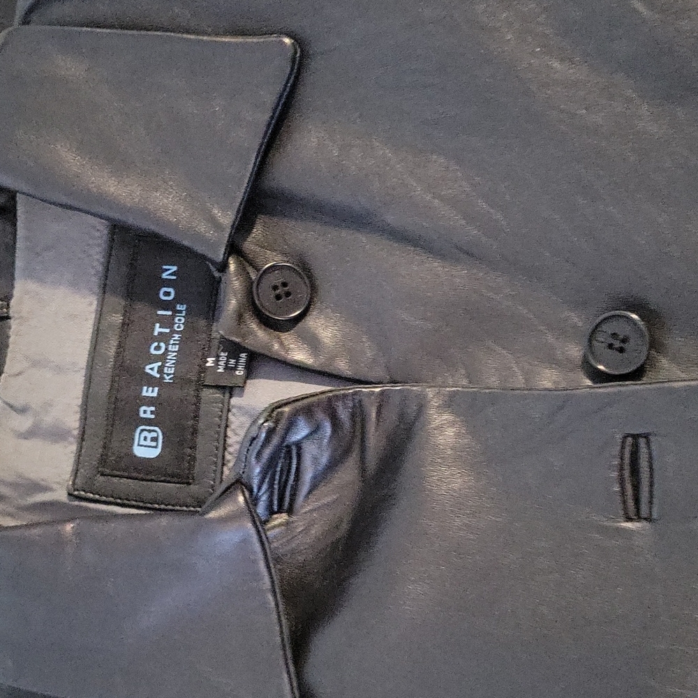 Women's leather jacket. Size Medium - Picture 3 of 3